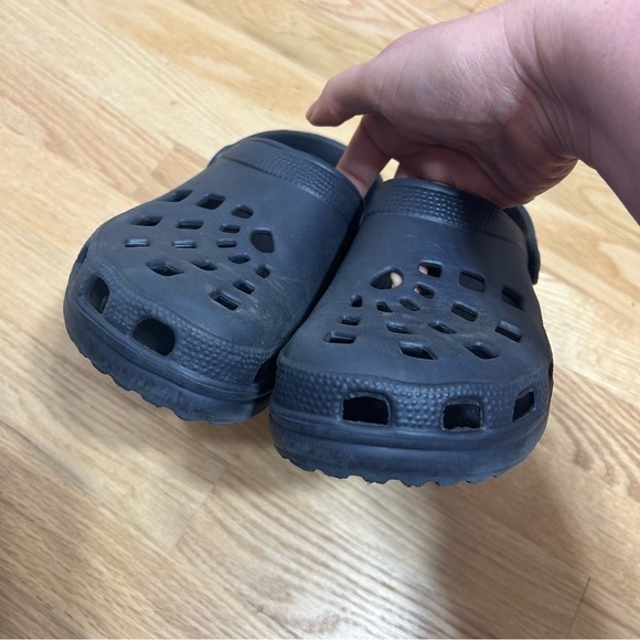 Caged Black Sandals Men’s Sz 7 Women’s Sz 9 Closed Toe Water Shoe